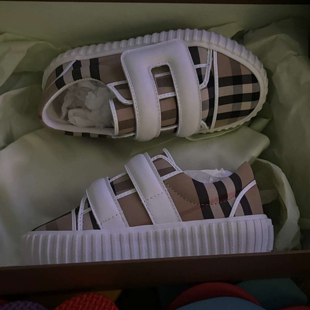 Burberry Kids Sneakers in White and Tan Check